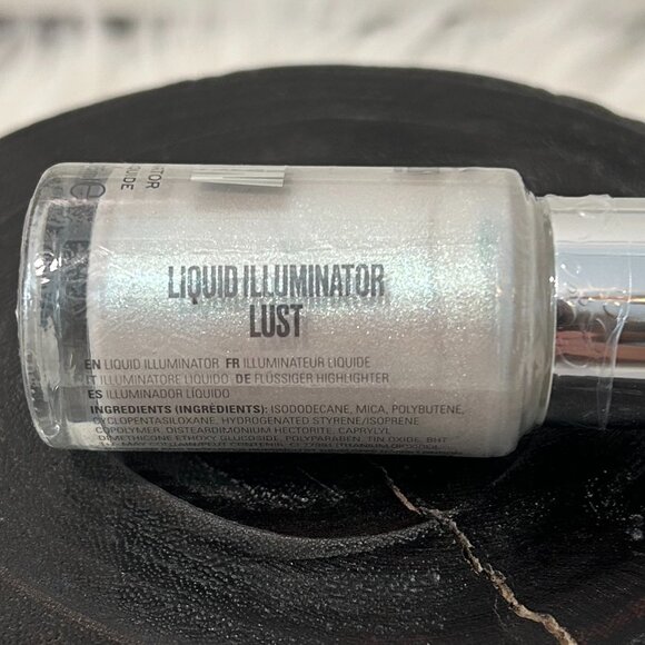 MAKEUP OBSESSION Liquid Illuminator Lust Lets glow NEW - Picture 2 of 3